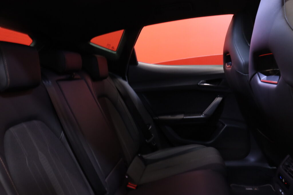 Cupra - Formentor - VZ 1.4 PHEV 180 kW e-HYBRID DSG // 1.om Suomi-Auto / Merkkihuollettu / ACC / P-kamera / Koukku / Carplay / Navi / LED // Cupra - Formentor - VZ 1.4 PHEV 180 kW e-HYBRID DSG // 1.om Suomi-Auto / Merkkihuollettu / ACC / P-kamera / Koukku / Carplay / Navi / LED // - Maastoauto