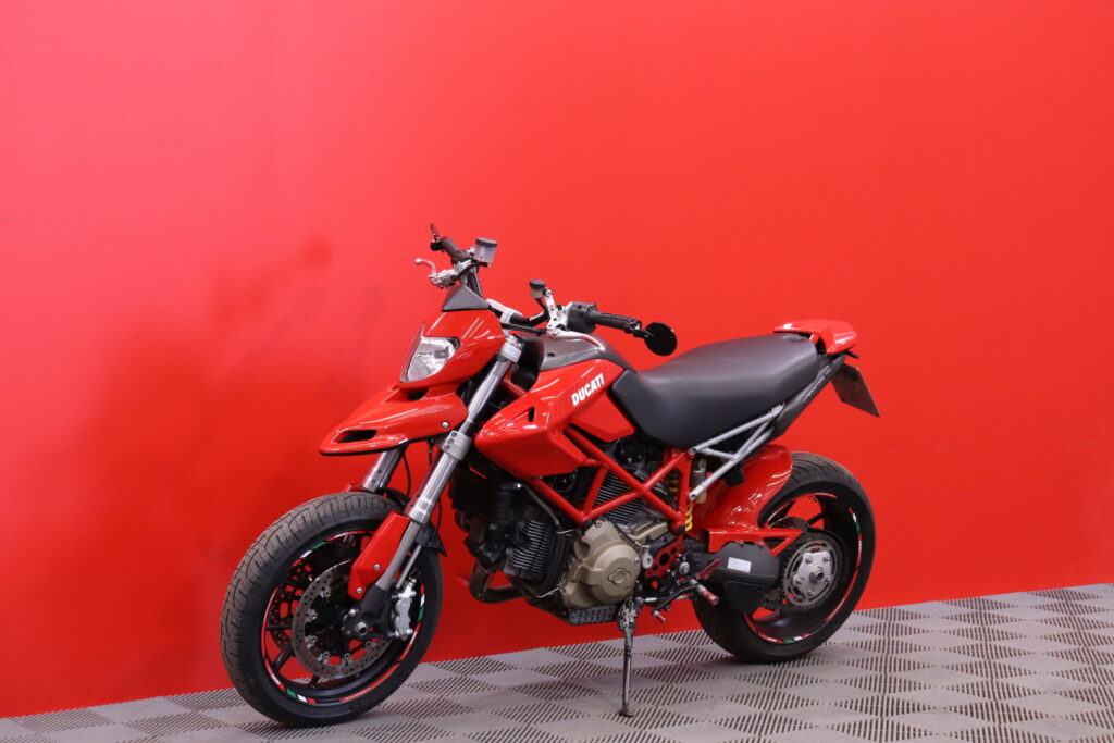 DUCATI - HYPERMOTARD - 1100 // A2 kuristettavissa / Suomi-pyörä / Hiilikuitu / Termignoni / Huoltokirja // DUCATI - HYPERMOTARD - 1100 // A2 kuristettavissa / Suomi-pyörä / Hiilikuitu / Termignoni / Huoltokirja // - Moottoripyörä