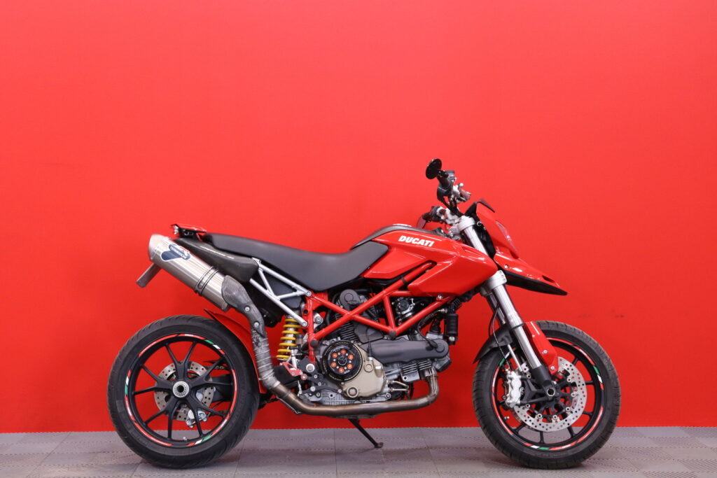 DUCATI - HYPERMOTARD - 1100 // A2 kuristettavissa / Suomi-pyörä / Hiilikuitu / Termignoni / Huoltokirja // DUCATI - HYPERMOTARD - 1100 // A2 kuristettavissa / Suomi-pyörä / Hiilikuitu / Termignoni / Huoltokirja // - Moottoripyörä