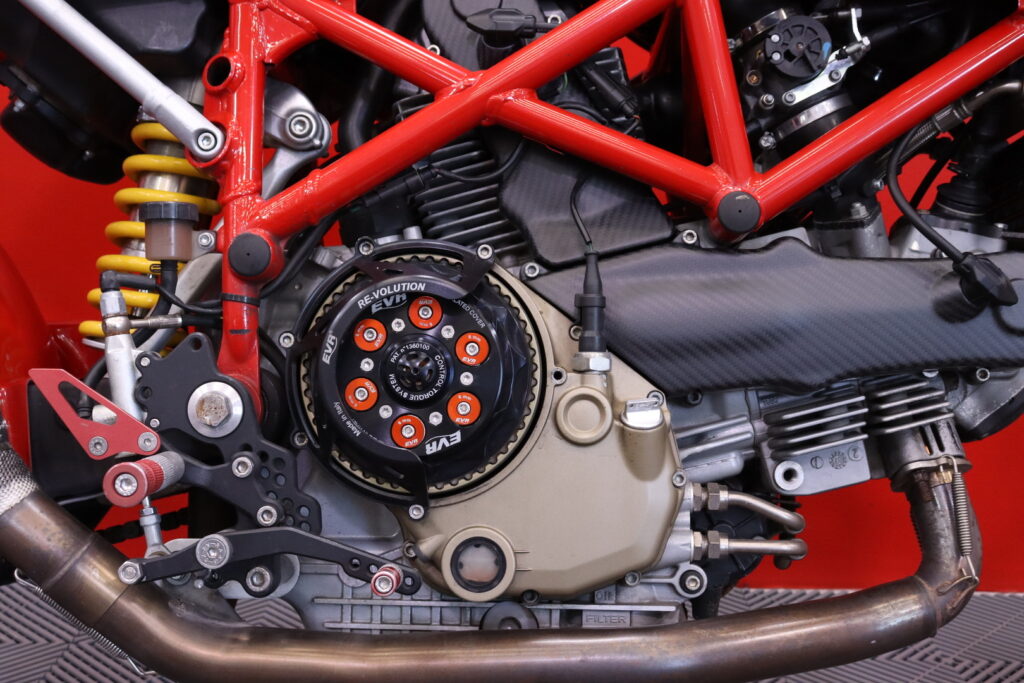 DUCATI - HYPERMOTARD - 1100 // A2 kuristettavissa / Suomi-pyörä / Hiilikuitu / Termignoni / Huoltokirja // DUCATI - HYPERMOTARD - 1100 // A2 kuristettavissa / Suomi-pyörä / Hiilikuitu / Termignoni / Huoltokirja // - Moottoripyörä