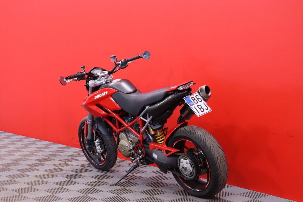 DUCATI - HYPERMOTARD - 1100 // A2 kuristettavissa / Suomi-pyörä / Hiilikuitu / Termignoni / Huoltokirja // DUCATI - HYPERMOTARD - 1100 // A2 kuristettavissa / Suomi-pyörä / Hiilikuitu / Termignoni / Huoltokirja // - Moottoripyörä