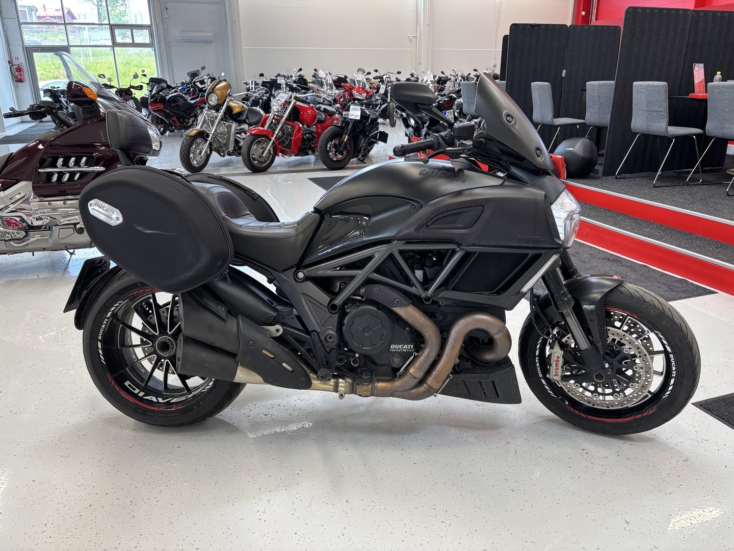 Ducati - Diavel - 1200 // Juuri Saapunut! / Suomi-pyörä / Ajomodet / DTC / ABS // - Moottoripyörä