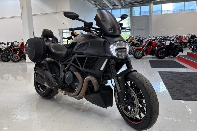 Ducati - Diavel - 1200 // Juuri Saapunut! / Suomi-pyörä / Ajomodet / DTC / ABS // - Moottoripyörä