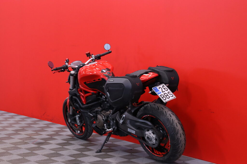 Ducati - MONSTER - 1200 // Suomi pyörä / Termignoni / DTC / Ajomodet / Huoltokirja / Laukut // Ducati - MONSTER - 1200 // Suomi pyörä / Termignoni / DTC / Ajomodet / Huoltokirja / Laukut // - Moottoripyörä