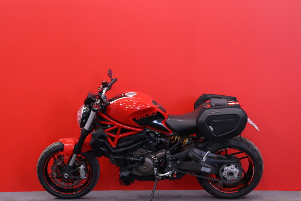 Ducati - MONSTER - 1200 // Suomi pyörä / Termignoni / DTC / Ajomodet / Huoltokirja / Laukut // Ducati - MONSTER - 1200 // Suomi pyörä / Termignoni / DTC / Ajomodet / Huoltokirja / Laukut // - Moottoripyörä