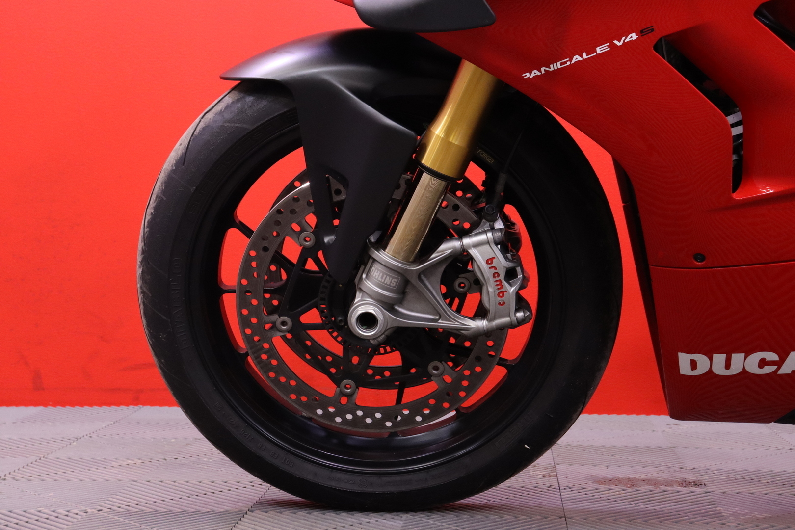 Ducati - PANIGALE V4 - S // Sähköalusta / Shifter / Putkisto! / Wheelie Control / Ajomodet / LED // - Moottoripyörä