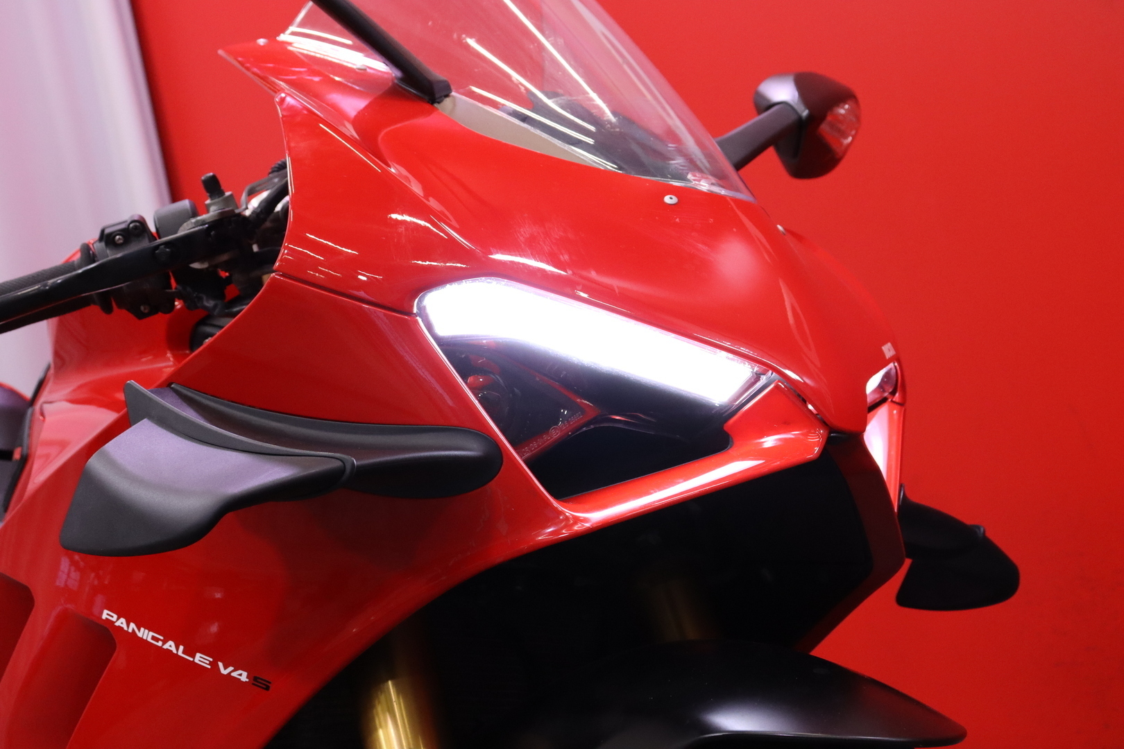 Ducati - PANIGALE V4 - S // Sähköalusta / Shifter / Putkisto! / Wheelie Control / Ajomodet / LED // - Moottoripyörä