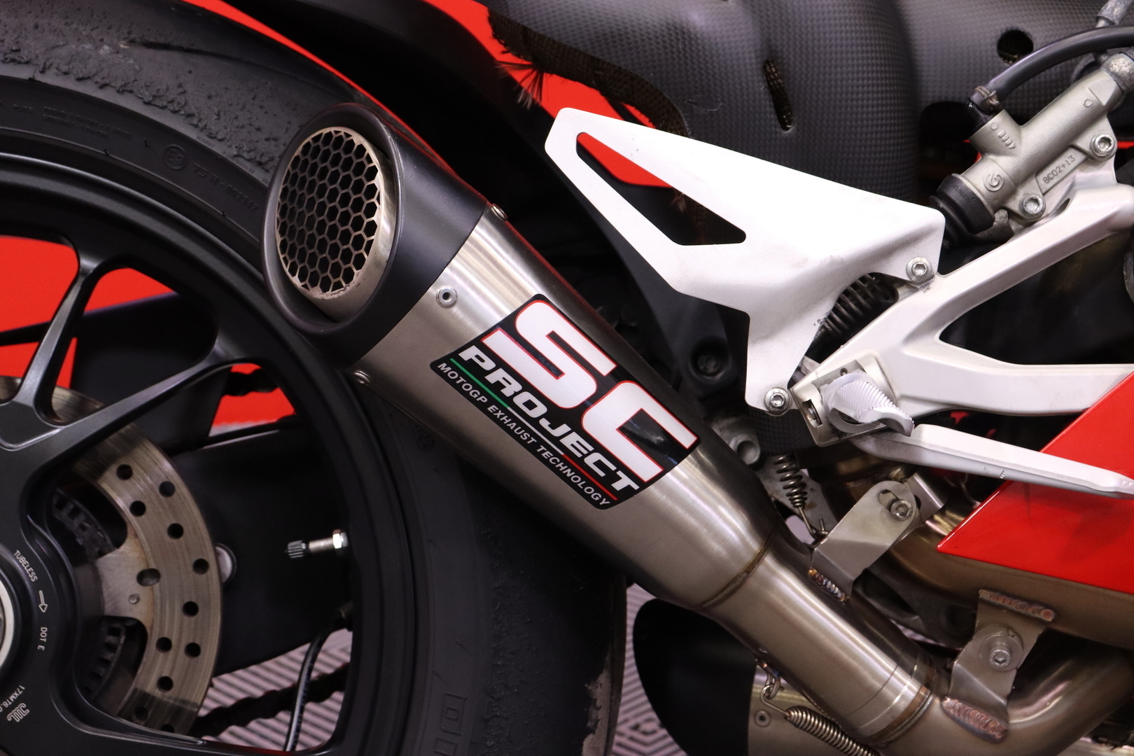 Ducati - PANIGALE V4 - S // Sähköalusta / Shifter / Putkisto! / Wheelie Control / Ajomodet / LED // - Moottoripyörä