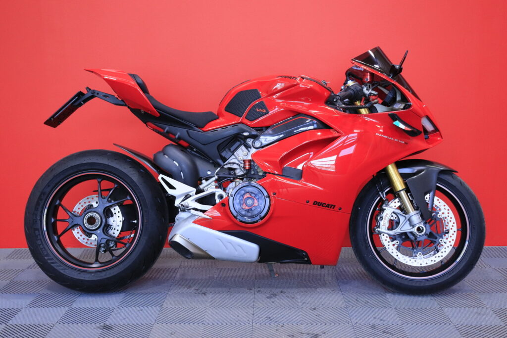 Ducati - PANIGALE V4 - S // Juuri saapunut! / Uudet renkaat / Öhlins / Hiilikuitua / Ducati - PANIGALE V4 - S // Juuri saapunut! / Uudet renkaat / Öhlins / Hiilikuitua / - Moottoripyörä