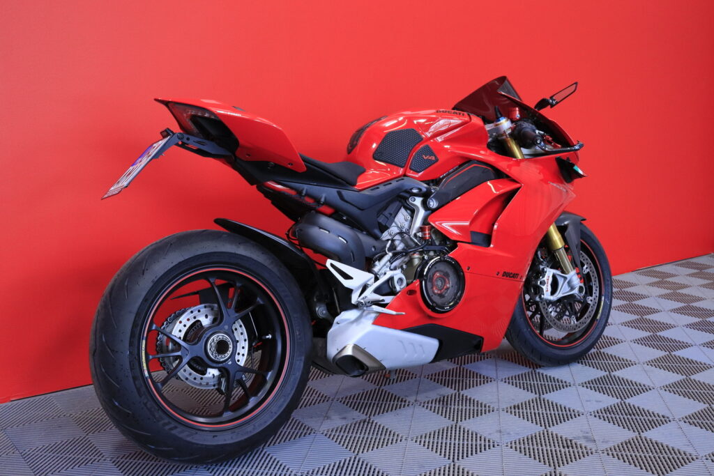 Ducati - PANIGALE V4 - S // Juuri saapunut! / Uudet renkaat / Öhlins / Hiilikuitua / Ducati - PANIGALE V4 - S // Juuri saapunut! / Uudet renkaat / Öhlins / Hiilikuitua / - Moottoripyörä