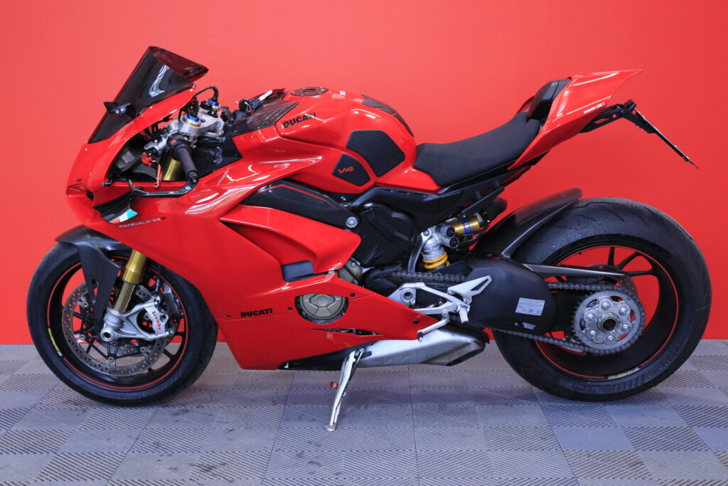 Ducati - PANIGALE V4 - S // Juuri saapunut! / Uudet renkaat / Öhlins / Hiilikuitua / Ducati - PANIGALE V4 - S // Juuri saapunut! / Uudet renkaat / Öhlins / Hiilikuitua / - Moottoripyörä