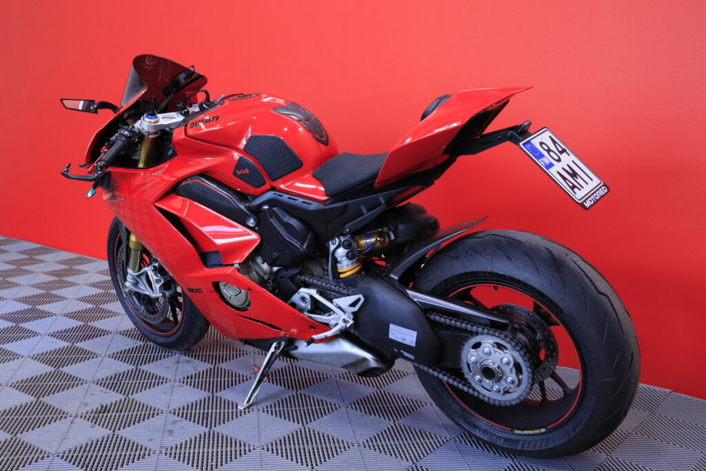 Ducati - PANIGALE V4 - S // Juuri saapunut! / Uudet renkaat / Öhlins / Hiilikuitua / Ducati - PANIGALE V4 - S // Juuri saapunut! / Uudet renkaat / Öhlins / Hiilikuitua / - Moottoripyörä