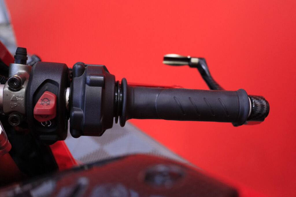Ducati - PANIGALE V4 - S // Juuri saapunut! / Uudet renkaat / Öhlins / Hiilikuitua / Ducati - PANIGALE V4 - S // Juuri saapunut! / Uudet renkaat / Öhlins / Hiilikuitua / - Moottoripyörä