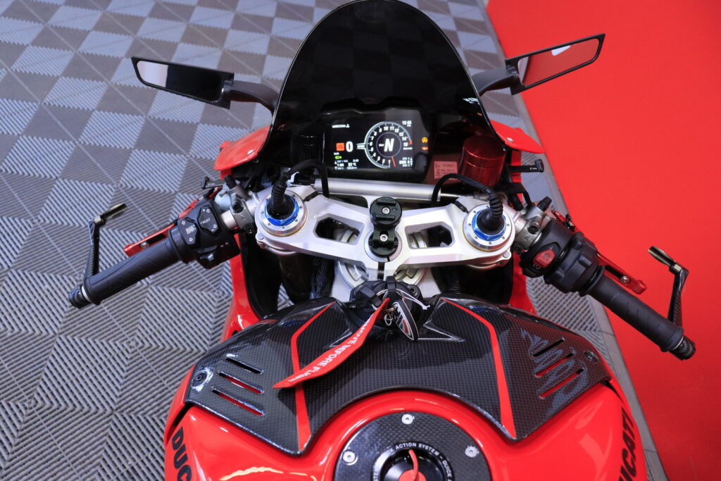 Ducati - PANIGALE V4 - S // Juuri saapunut! / Uudet renkaat / Öhlins / Hiilikuitua / Ducati - PANIGALE V4 - S // Juuri saapunut! / Uudet renkaat / Öhlins / Hiilikuitua / - Moottoripyörä