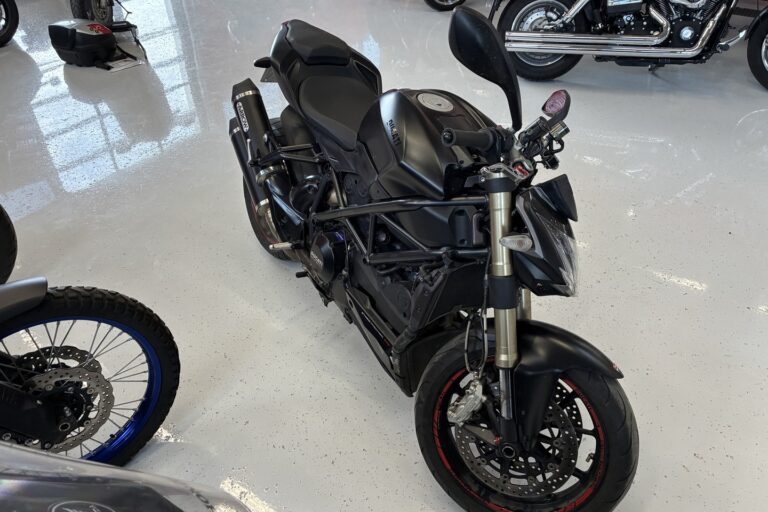 Ducati - STREETFIGHTER - 848 // Arrow / Brembo / Teräspunoletkut / Säädettävät kahvat / Siisti! // - Moottoripyörä