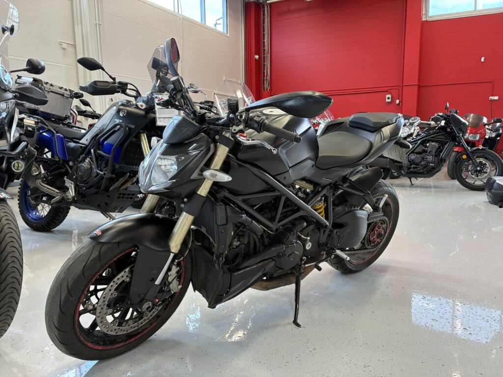 Ducati - STREETFIGHTER - 848 // Arrow / Brembo / Teräspunoletkut / Säädettävät kahvat / Siisti! // - Moottoripyörä