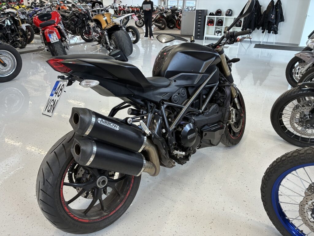 Ducati - STREETFIGHTER - 848 // Arrow / Brembo / Teräspunoletkut / Säädettävät kahvat / Siisti! // Ducati - STREETFIGHTER - 848 // Arrow / Brembo / Teräspunoletkut / Säädettävät kahvat / Siisti! // - Moottoripyörä