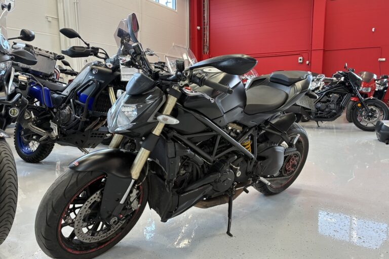 Ducati - STREETFIGHTER - 848 // Arrow / Brembo / Teräspunoletkut / Säädettävät kahvat / Siisti! // - Moottoripyörä