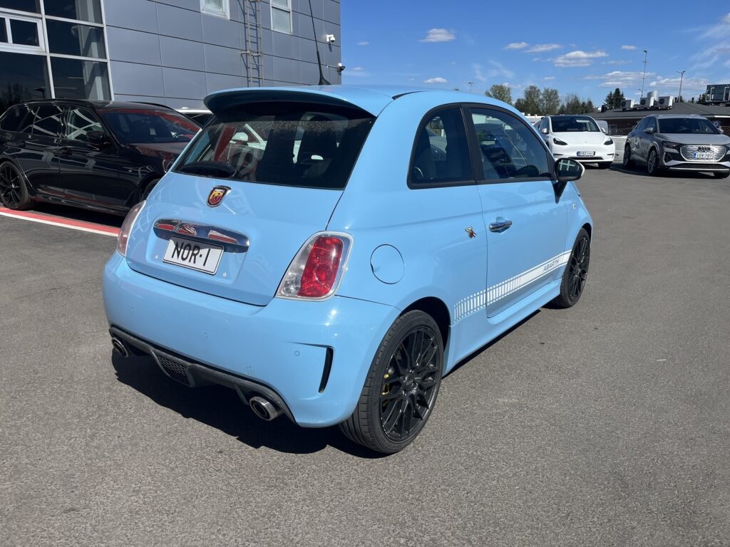 Fiat Abarth - 500 - 1,4 T-Jet 135hv Abarth Competizione // Sporttipenkit / Blue&me / P.tutka / Sumuvalot / ilmastointi // Fiat Abarth - 500 - 1,4 T-Jet 135hv Abarth Competizione // Sporttipenkit / Blue&me / P.tutka / Sumuvalot / ilmastointi // - Viistoperä
