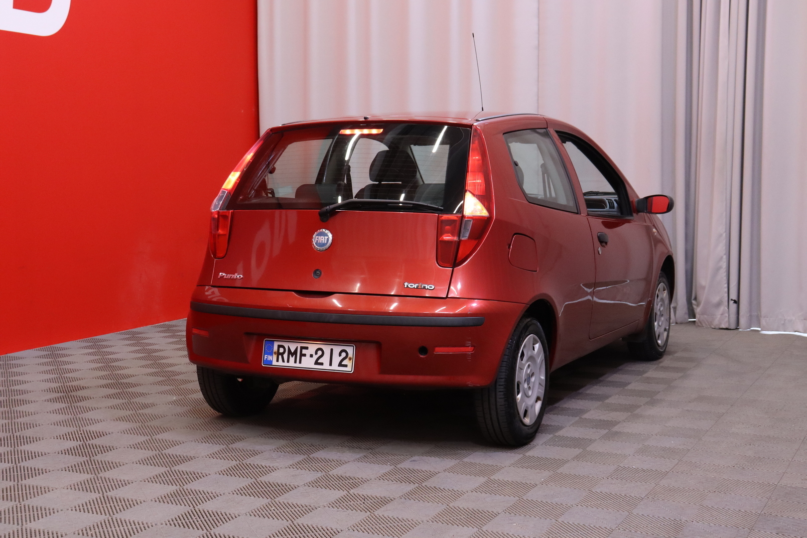 Fiat - Punto - 2D PUNTO HATCHBACK 1.2 // Radio / Ilmastointi / Lohkolämmitin + sisähaara / Mukitelineet / Kangaspenkit // - Viistoperä
