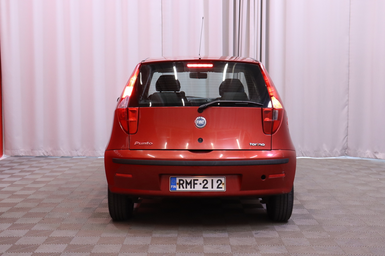 Fiat - Punto - 2D PUNTO HATCHBACK 1.2 // Radio / Ilmastointi / Lohkolämmitin + sisähaara / Mukitelineet / Kangaspenkit // - Viistoperä