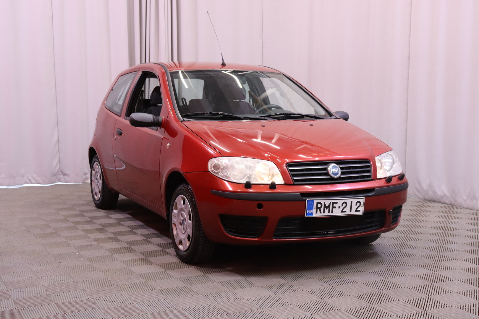 Fiat - Punto - 2D PUNTO HATCHBACK 1.2 // Radio / Ilmastointi / Lohkolämmitin + sisähaara / Mukitelineet / Kangaspenkit // - Viistoperä