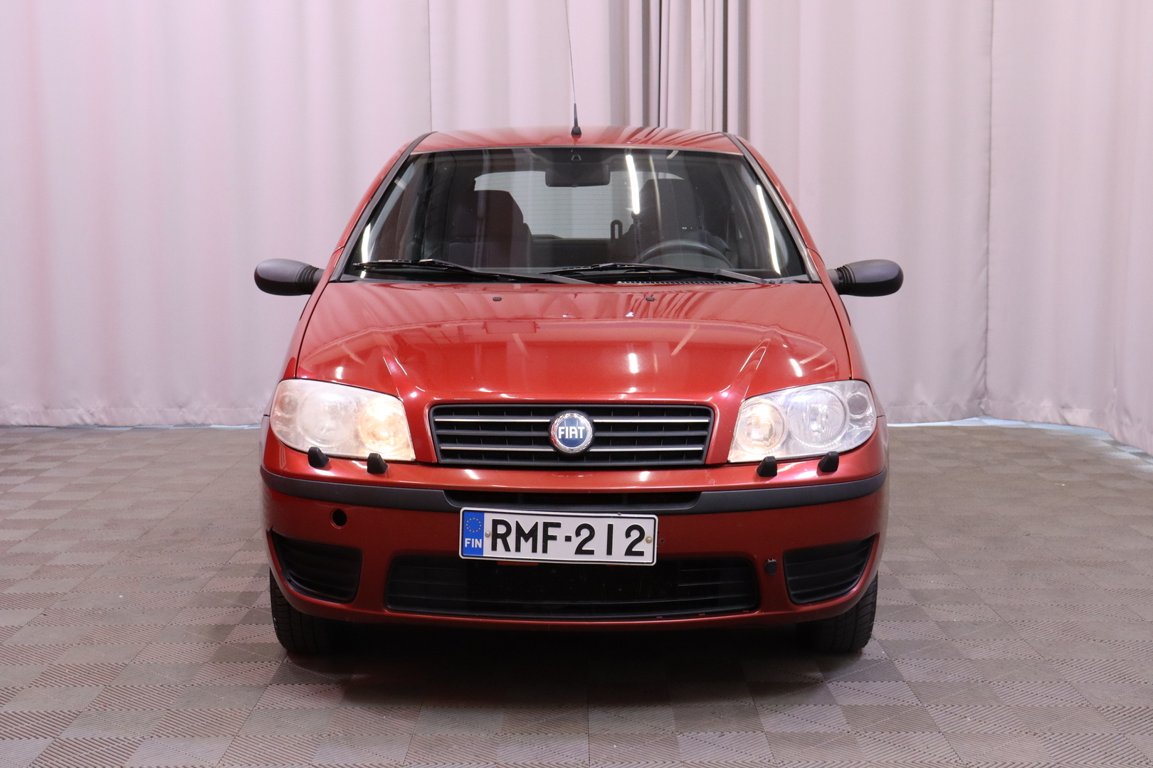 Fiat - Punto - 2D PUNTO HATCHBACK 1.2 // Radio / Ilmastointi / Lohkolämmitin + sisähaara / Mukitelineet / Kangaspenkit // - Viistoperä