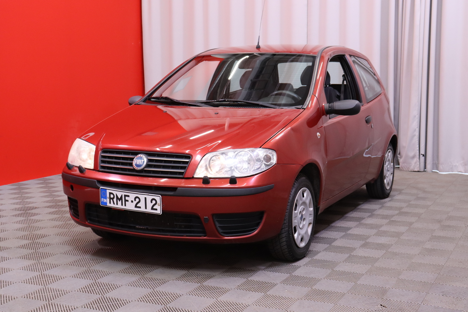 Fiat - Punto - 2D PUNTO HATCHBACK 1.2 // Radio / Ilmastointi / Lohkolämmitin + sisähaara / Mukitelineet / Kangaspenkit // - Viistoperä