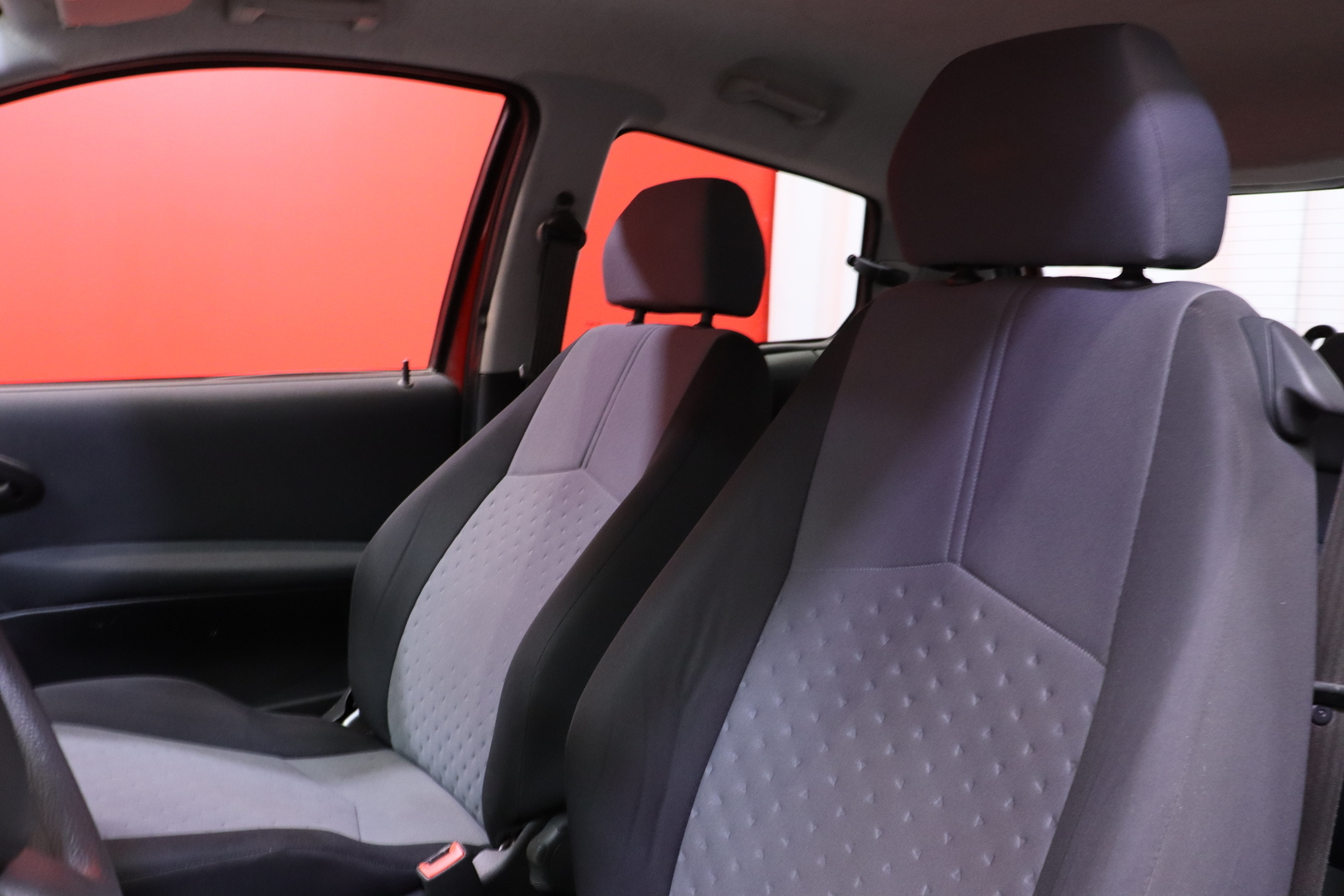 Fiat - Punto - 2D PUNTO HATCHBACK 1.2 // Radio / Ilmastointi / Lohkolämmitin + sisähaara / Mukitelineet / Kangaspenkit // - Viistoperä