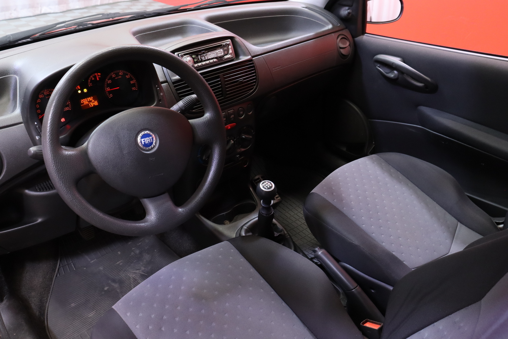 Fiat - Punto - 2D PUNTO HATCHBACK 1.2 // Radio / Ilmastointi / Lohkolämmitin + sisähaara / Mukitelineet / Kangaspenkit // - Viistoperä