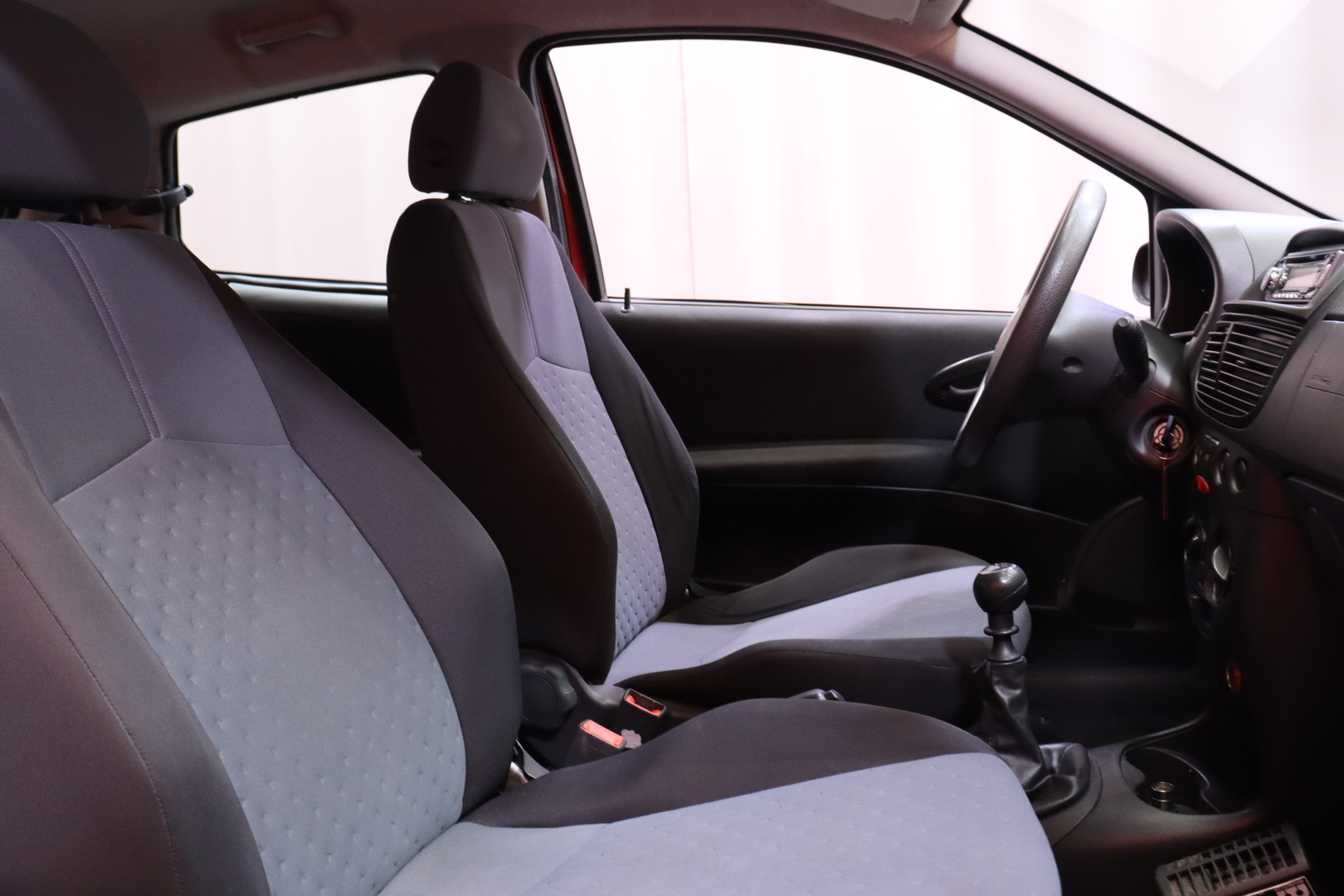 Fiat - Punto - 2D PUNTO HATCHBACK 1.2 // Radio / Ilmastointi / Lohkolämmitin + sisähaara / Mukitelineet / Kangaspenkit // - Viistoperä