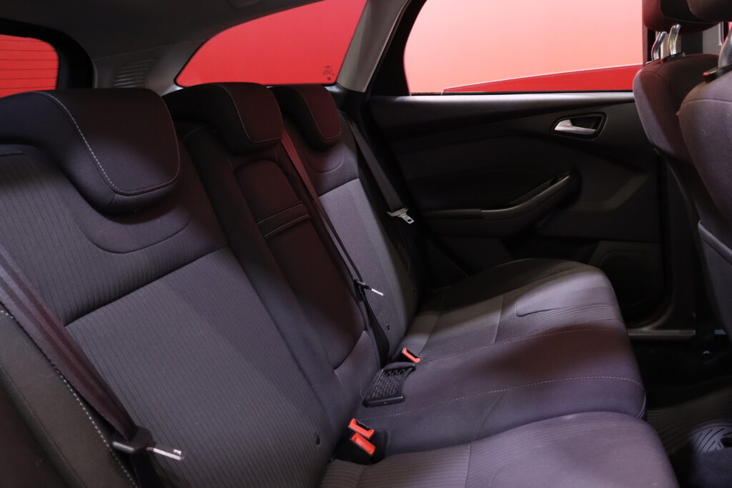 Ford - Focus - 1,0 EcoBoost 125 hv Start/Stop Titanium M6 Wagon // Vakkari / Radio / Kaukosäätöinen keskuslukitus / 2x renkaat // Ford - Focus - 1,0 EcoBoost 125 hv Start/Stop Titanium M6 Wagon // Vakkari / Radio / Kaukosäätöinen keskuslukitus / 2x renkaat // - Farmari
