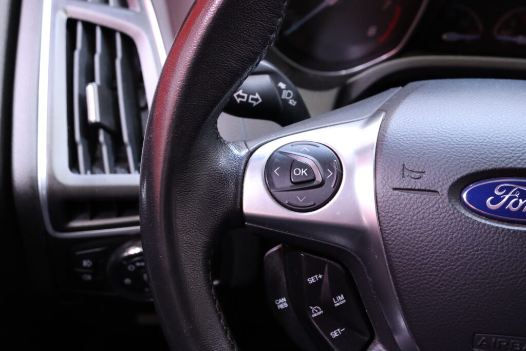 Ford - Focus - 1,0 EcoBoost 125 hv Start/Stop Titanium M6 Wagon // Vakkari / Radio / Kaukosäätöinen keskuslukitus / 2x renkaat // Ford - Focus - 1,0 EcoBoost 125 hv Start/Stop Titanium M6 Wagon // Vakkari / Radio / Kaukosäätöinen keskuslukitus / 2x renkaat // - Farmari