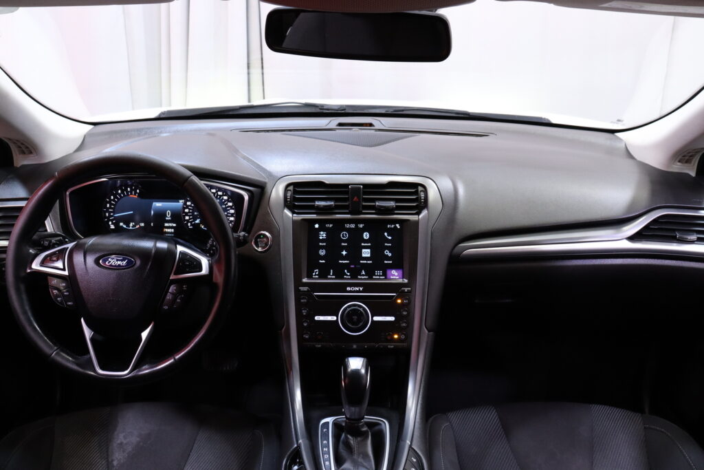 Ford - Mondeo - 2,0 TDCi 150hv PowerShift Titanium Wagon // Webasto / Tähtikatto / AppleCarPlay / Navi / LED / Kamera // Ford - Mondeo - 2,0 TDCi 150hv PowerShift Titanium Wagon // Webasto / Tähtikatto / AppleCarPlay / Navi / LED / Kamera // - Farmari