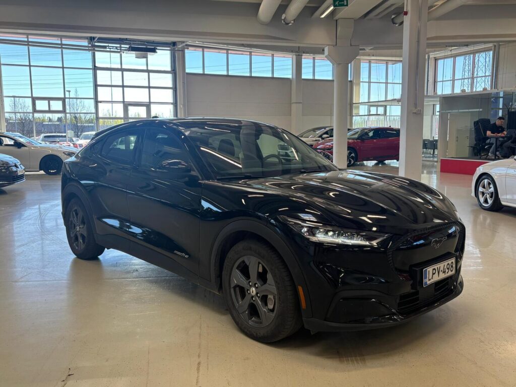 Ford - Mustang Mach-E - 75kWh 269hv A1 RWD 5-ovinen / 1-OM / Suomi-auto / Juuri huolettu / Ford - Mustang Mach-E - 75kWh 269hv A1 RWD 5-ovinen / 1-OM / Suomi-auto / Juuri huolettu / - Maastoauto