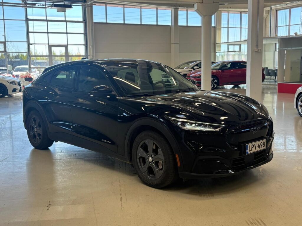 Ford - Mustang Mach-E - 75kWh 269hv A1 RWD 5-ovinen / 1-OM / Suomi-auto / Juuri huolettu / - Maastoauto