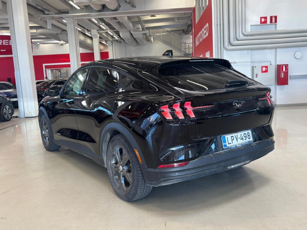 Ford - Mustang Mach-E - 75kWh 269hv A1 RWD 5-ovinen / 1-OM / Suomi-auto / Juuri huolettu / Ford - Mustang Mach-E - 75kWh 269hv A1 RWD 5-ovinen / 1-OM / Suomi-auto / Juuri huolettu / - Maastoauto