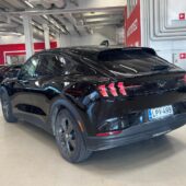 Ford - Mustang Mach-E - 75kWh 269hv A1 RWD 5-ovinen / 1-OM / Suomi-auto / Juuri huolettu / - Maastoauto