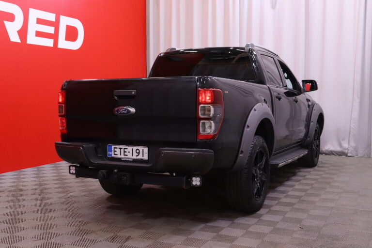 Ford - Ranger - Double Cab 3,2TDCi 200 hv A6 4x4 Wildtrak // 5-paikkainen / Webasto / ACC / Koukku / Lazer Grille Kit / P-kamera // - Avolava