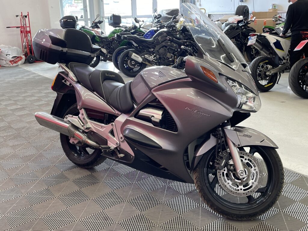 HONDA - ST - 1300 Pan European ABS // Juuri saapunut / ABS / Laukku / Sähköinen tuulilasi // HONDA - ST - 1300 Pan European ABS // Juuri saapunut / ABS / Laukku / Sähköinen tuulilasi // - Moottoripyörä