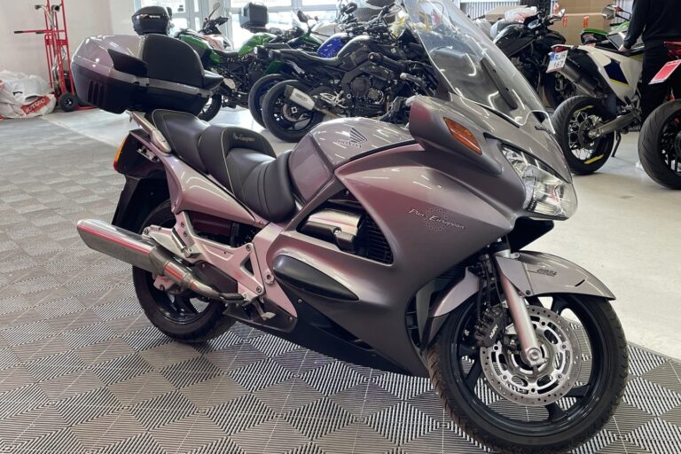 HONDA - ST - 1300 Pan European ABS // Juuri saapunut / ABS / Laukku / Sähköinen tuulilasi // - Moottoripyörä