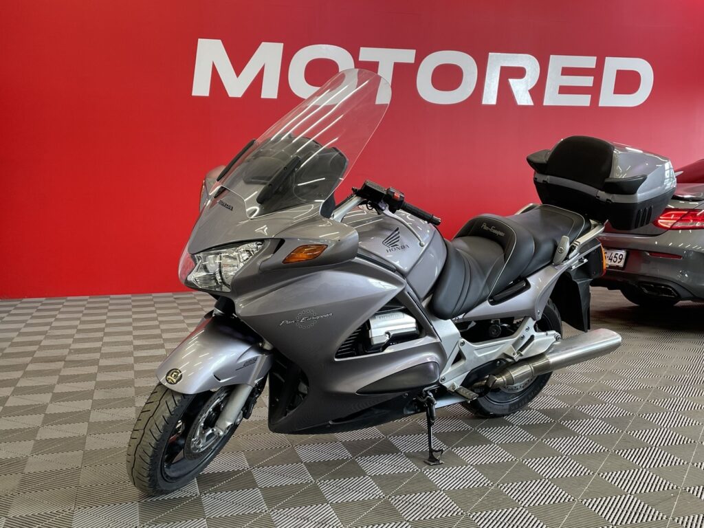 HONDA - ST - 1300 Pan European ABS // Juuri saapunut / ABS / Laukku / Sähköinen tuulilasi // - Moottoripyörä