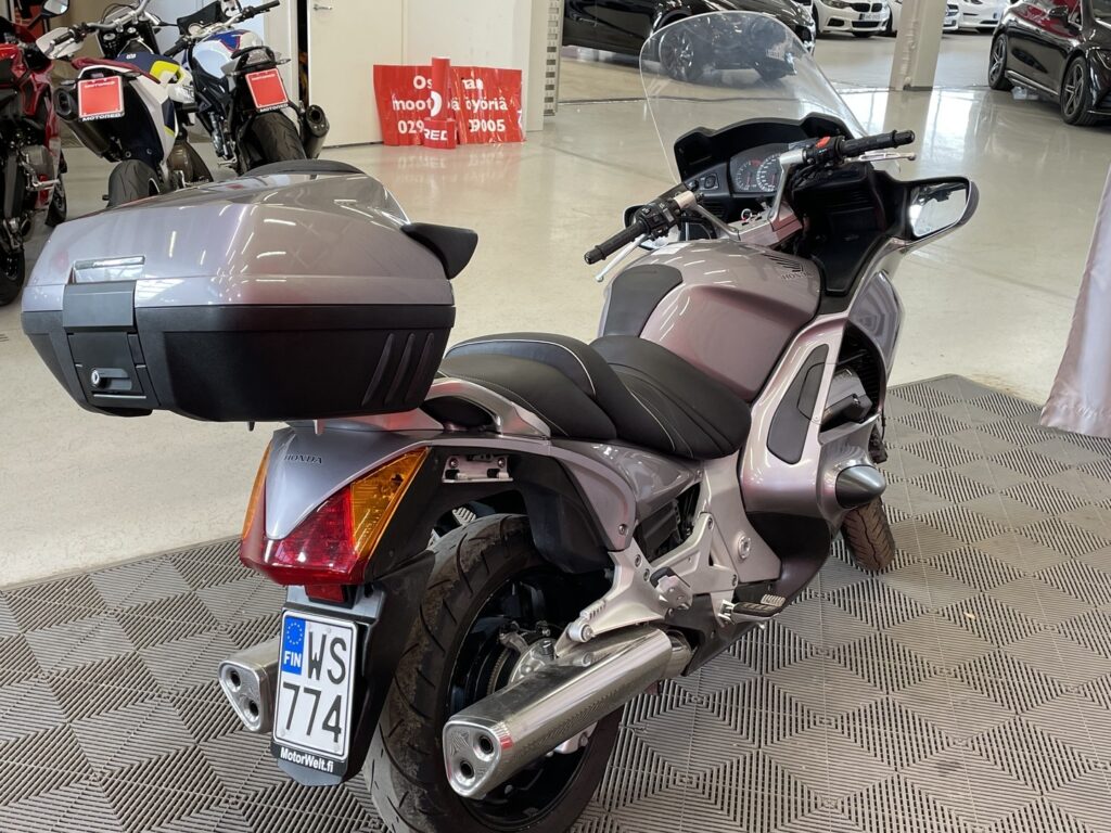 HONDA - ST - 1300 Pan European ABS // Juuri saapunut / ABS / Laukku / Sähköinen tuulilasi // HONDA - ST - 1300 Pan European ABS // Juuri saapunut / ABS / Laukku / Sähköinen tuulilasi // - Moottoripyörä