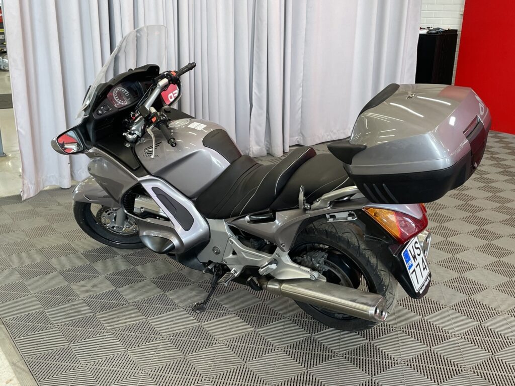 HONDA - ST - 1300 Pan European ABS // Juuri saapunut / ABS / Laukku / Sähköinen tuulilasi // HONDA - ST - 1300 Pan European ABS // Juuri saapunut / ABS / Laukku / Sähköinen tuulilasi // - Moottoripyörä