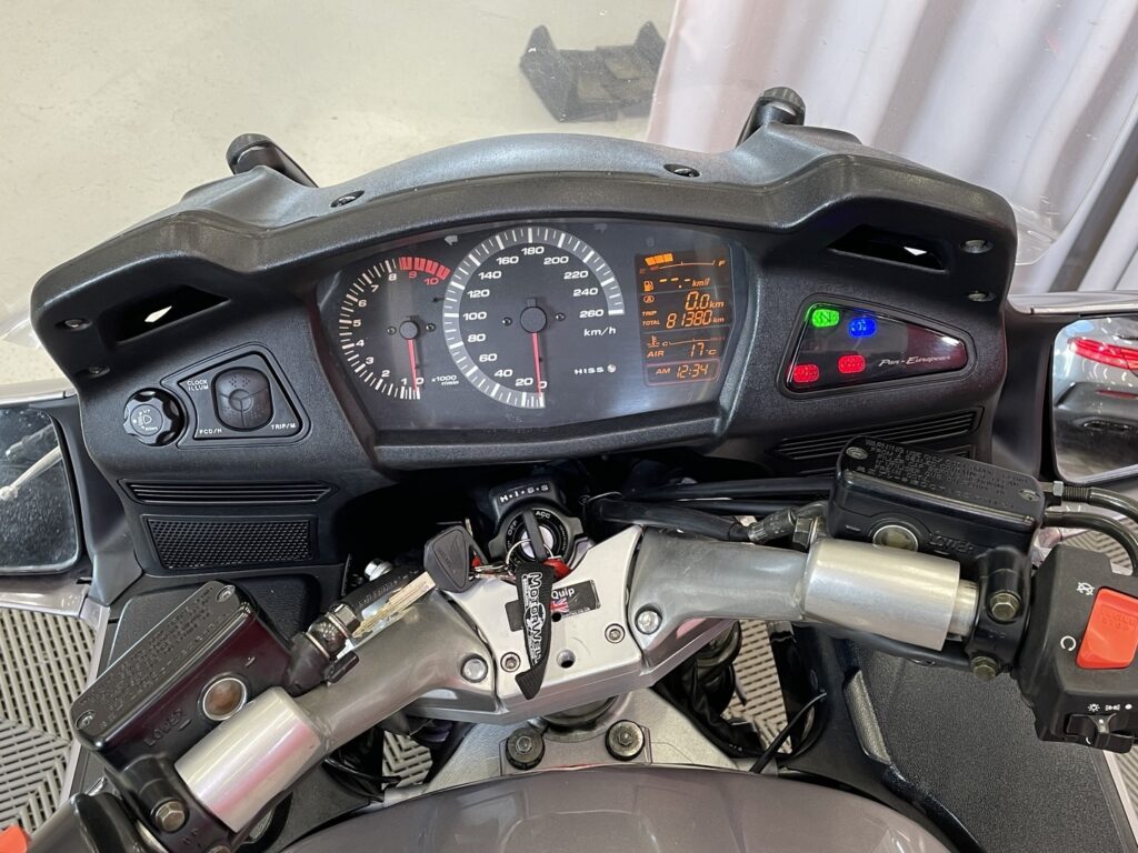 HONDA - ST - 1300 Pan European ABS // Juuri saapunut / ABS / Laukku / Sähköinen tuulilasi // HONDA - ST - 1300 Pan European ABS // Juuri saapunut / ABS / Laukku / Sähköinen tuulilasi // - Moottoripyörä