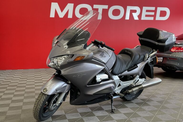 HONDA - ST - 1300 Pan European ABS // Juuri saapunut / ABS / Laukku / Sähköinen tuulilasi // - Moottoripyörä