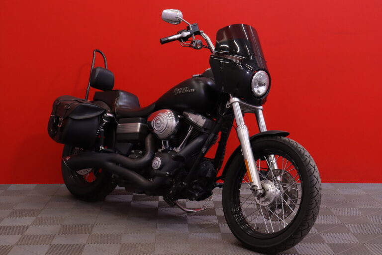 Harley-Davidson - DYNA - FXDBI Dyna Street Bob // Suomi-pyörä / Huoltokirja / V&H / Laukut / Sissybar // - Moottoripyörä