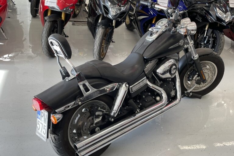 Harley-Davidson - DYNA - FXDF Dyna Fat Bob // Suomipyörä / V&H / Huoltokirja / Sissybar - Moottoripyörä