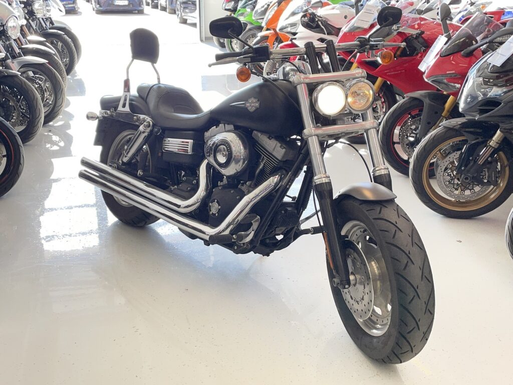 Harley-Davidson - DYNA - FXDF Dyna Fat Bob // Suomipyörä / V&H / Huoltokirja / Sissybar - Moottoripyörä