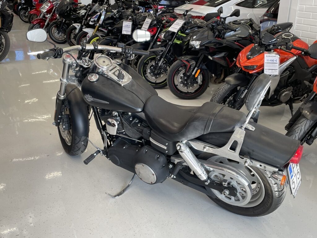 Harley-Davidson - DYNA - FXDF Dyna Fat Bob // Suomipyörä / V&H / Huoltokirja / Sissybar Harley-Davidson - DYNA - FXDF Dyna Fat Bob // Suomipyörä / V&H / Huoltokirja / Sissybar - Moottoripyörä